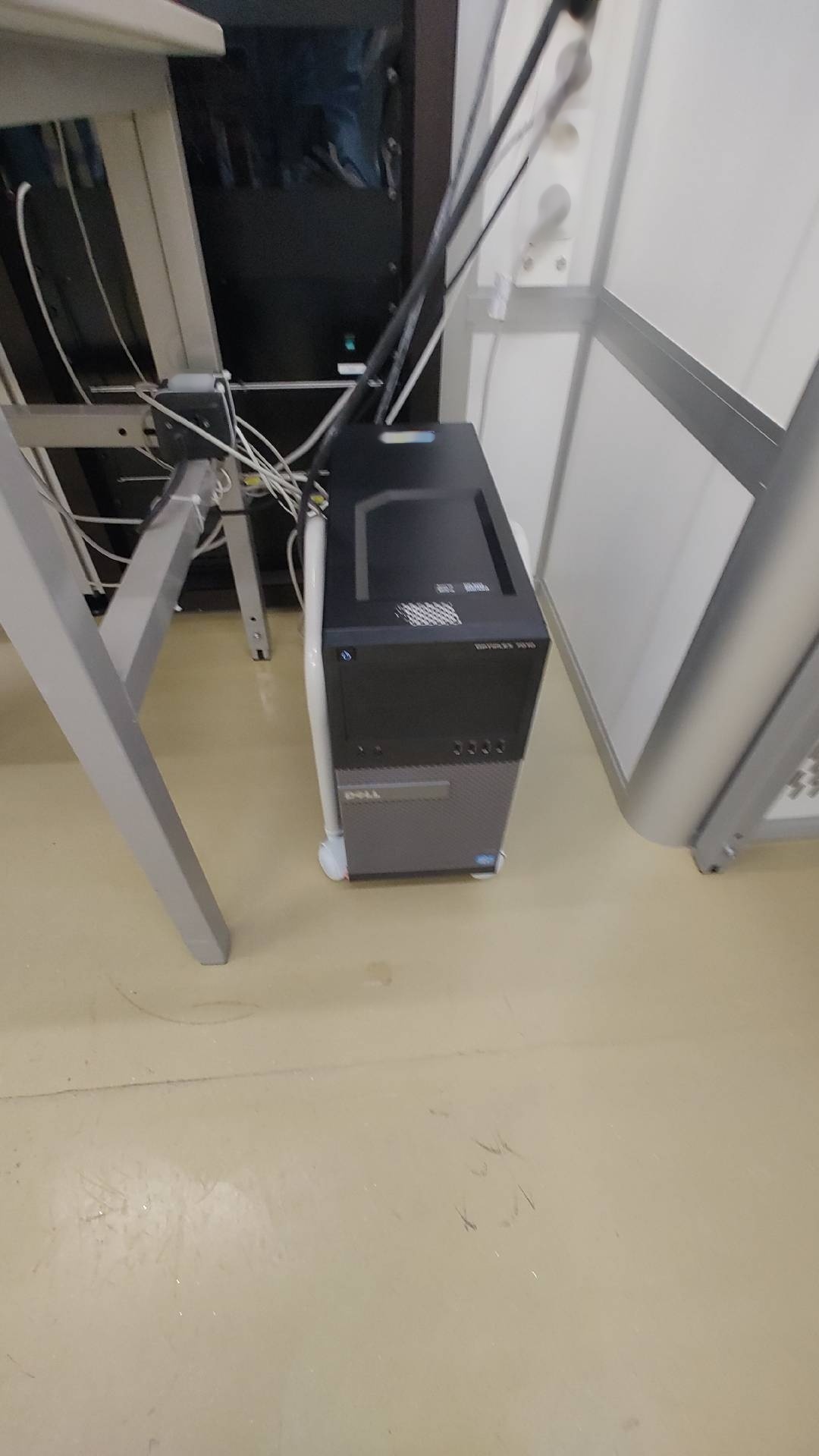 사진 사용됨 LEYBOLD / BALZERS ZH 620 판매용