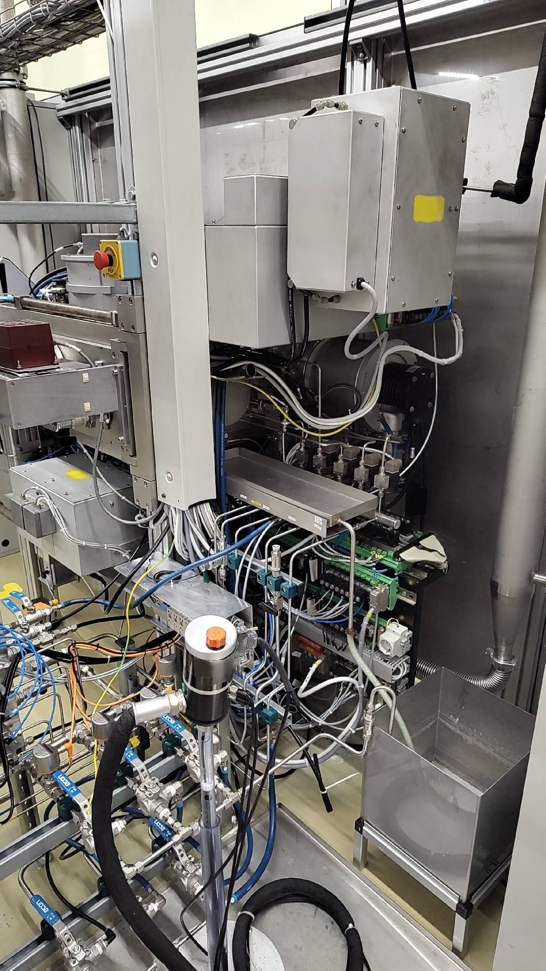 사진 사용됨 LEYBOLD / BALZERS ZH 620 판매용