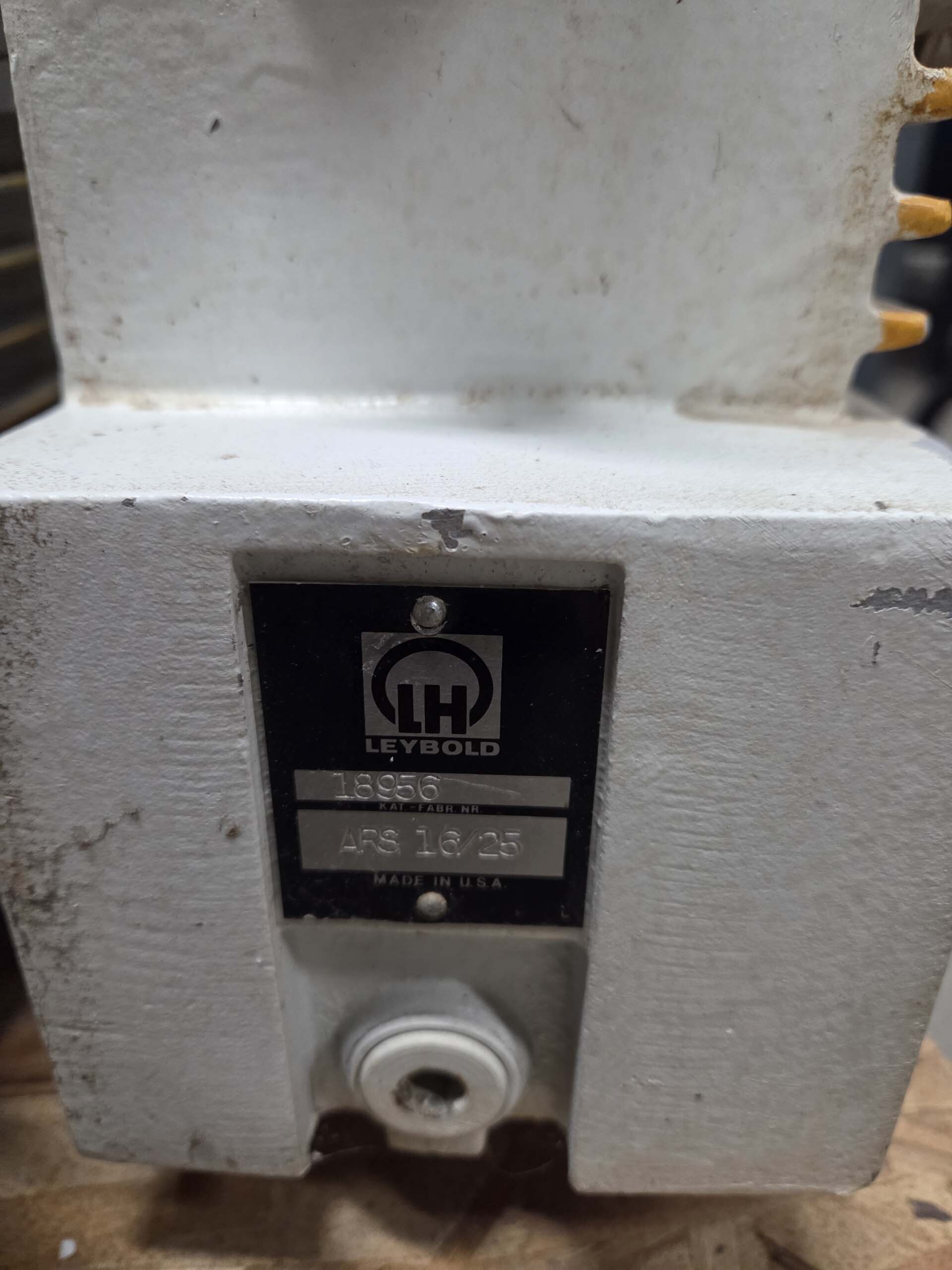 사진 사용됨 LEYBOLD HERAEUS D25BCS 판매용