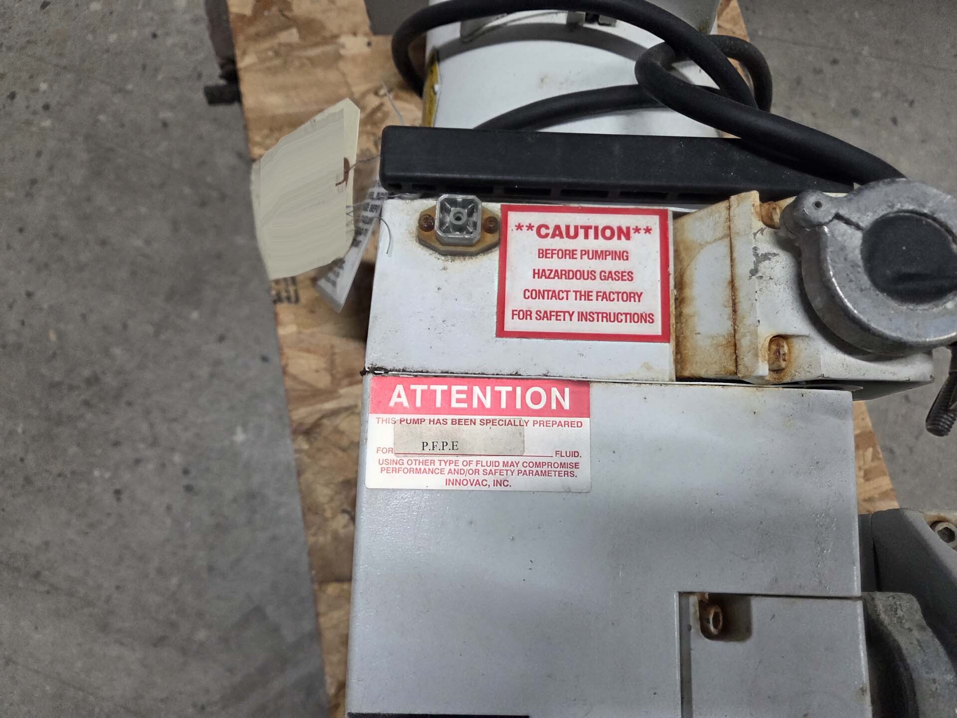사진 사용됨 LEYBOLD HERAEUS D25BCS 판매용