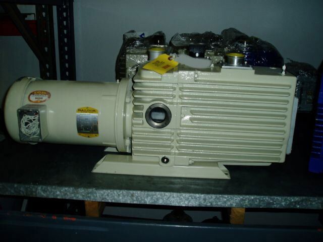 Photo Utilisé LEYBOLD HERAEUS D90A À vendre