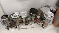 Foto Verwendet LEYBOLD HERAEUS Lot of (14) Cryopumps Zum Verkauf