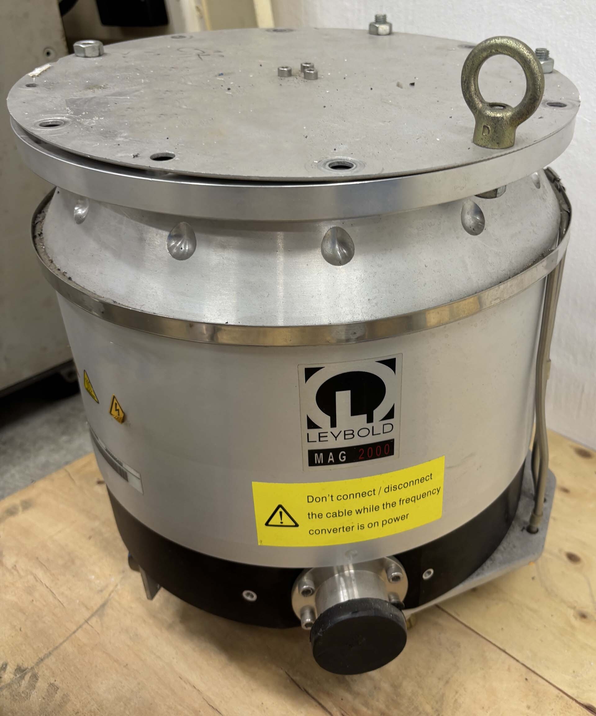Photo Utilisé LEYBOLD HERAEUS MAG 2000 À vendre