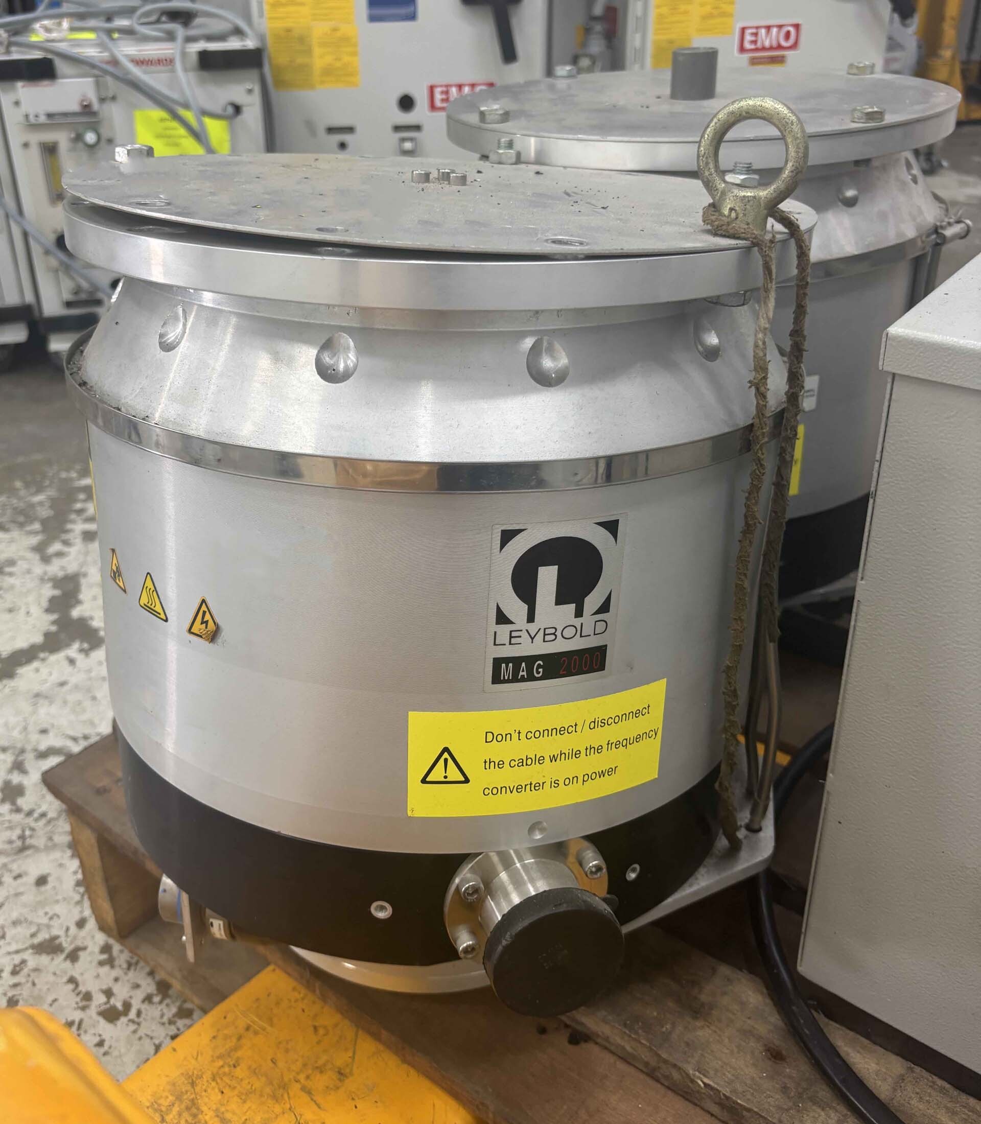 Photo Utilisé LEYBOLD HERAEUS MAG 2000 À vendre
