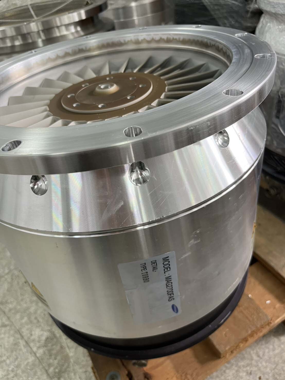 Photo Used LEYBOLD HERAEUS MAG 2700 FAS For Sale