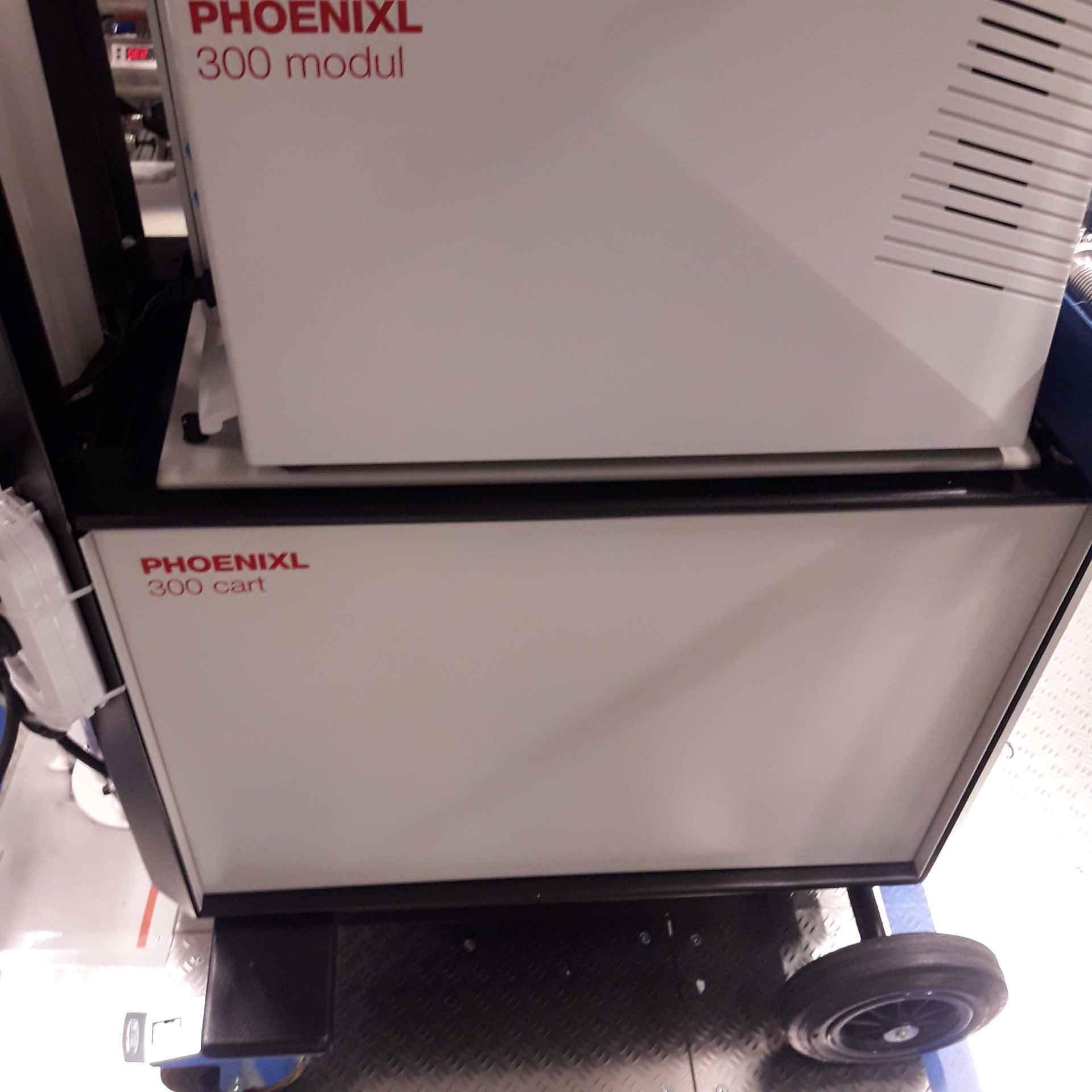 Photo Used LEYBOLD HERAEUS PhoeniX L300 For Sale