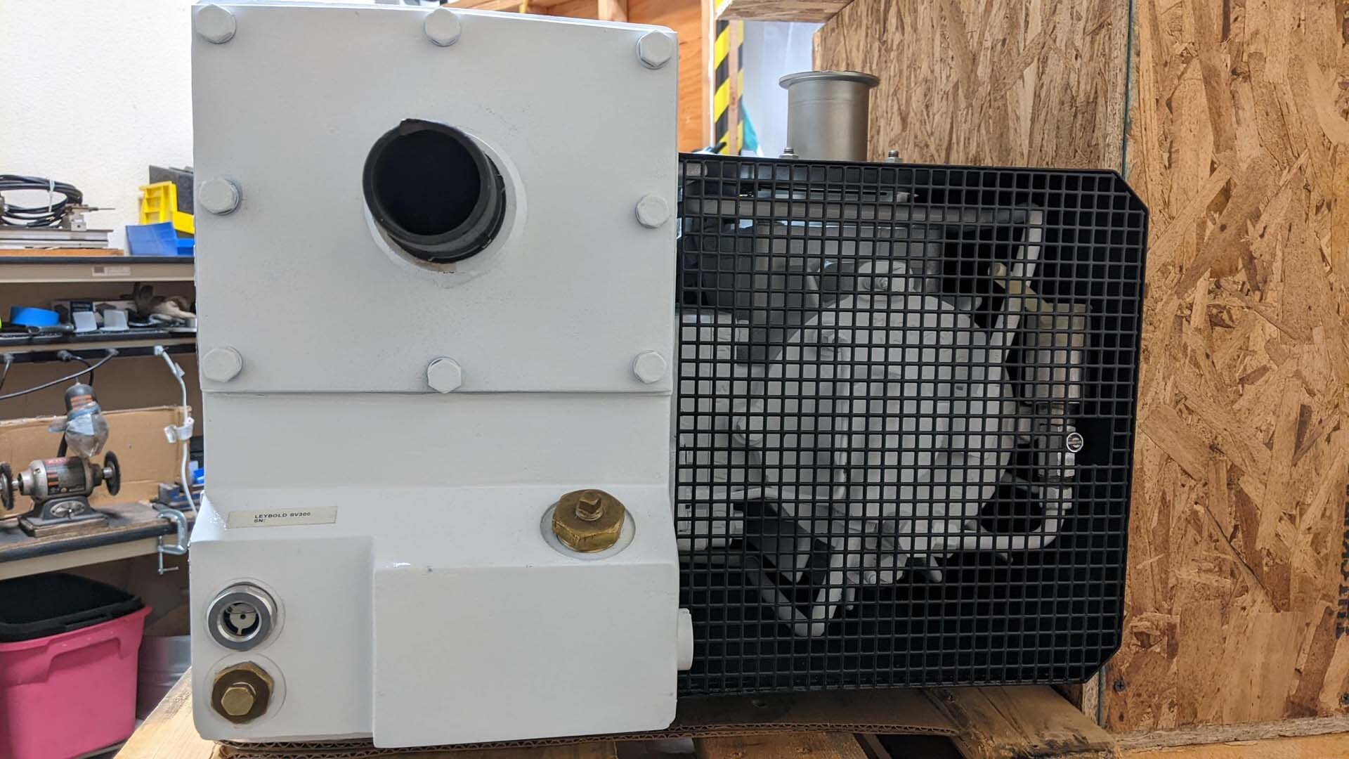 사진 사용됨 LEYBOLD HERAEUS SOGEVAC SV300 판매용