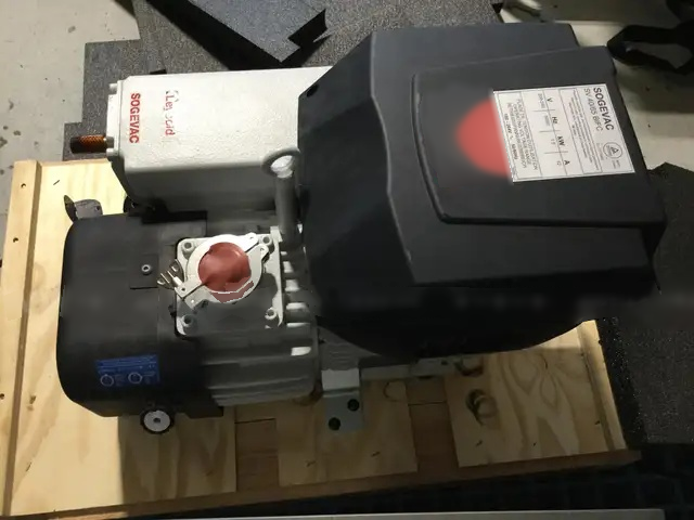 사진 사용됨 LEYBOLD HERAEUS Sogevac SV65 BI FC 판매용