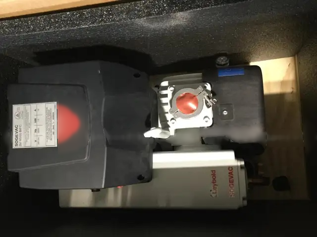 사진 사용됨 LEYBOLD HERAEUS Sogevac SV65 BI FC 판매용