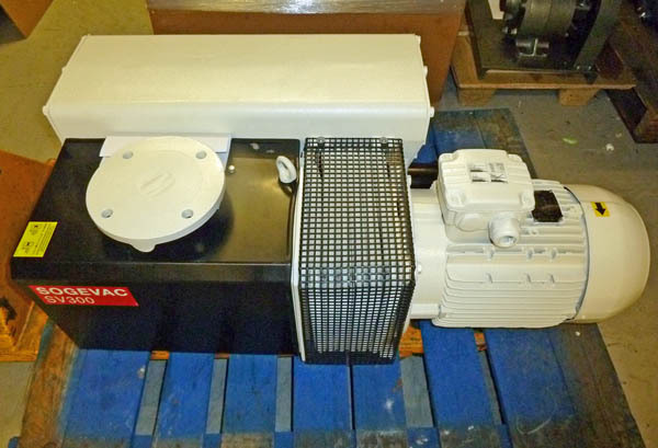 Photo Used LEYBOLD HERAEUS SV300 For Sale