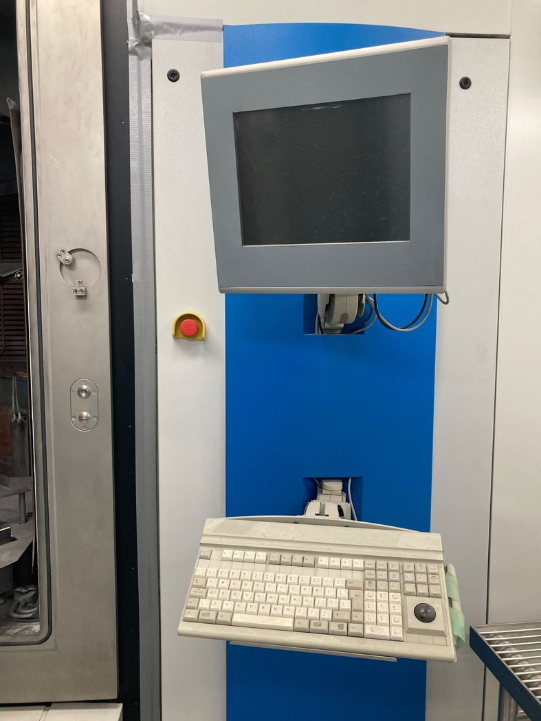 Photo Used LEYBOLD HERAEUS SYRUSpro 1510 For Sale