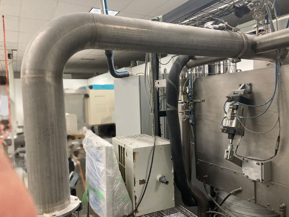 Photo Used LEYBOLD HERAEUS SYRUSpro 1510 For Sale