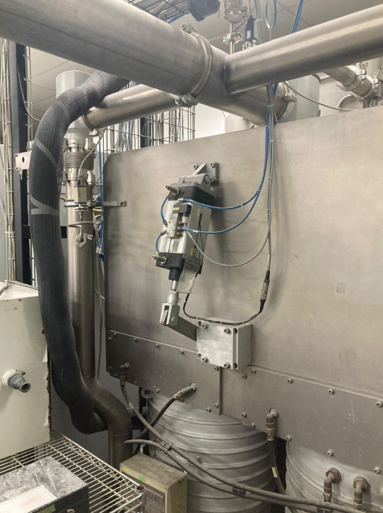 Photo Used LEYBOLD HERAEUS SYRUSpro 1510 For Sale