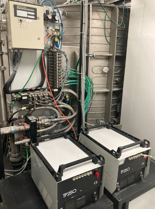 Photo Used LEYBOLD HERAEUS SYRUSpro 1510 For Sale