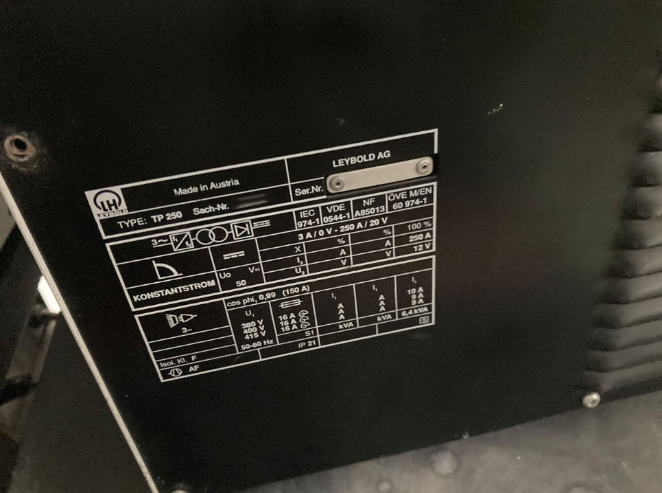 Photo Used LEYBOLD HERAEUS SYRUSpro 1510 For Sale
