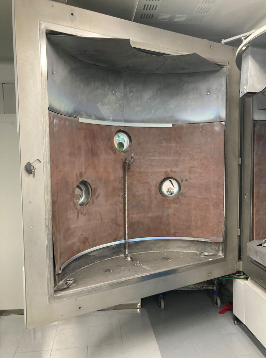 Photo Used LEYBOLD HERAEUS SYRUSpro 1510 For Sale
