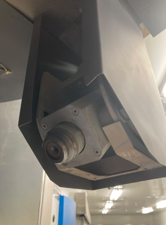 Photo Used LEYBOLD HERAEUS SYRUSpro 1510 For Sale