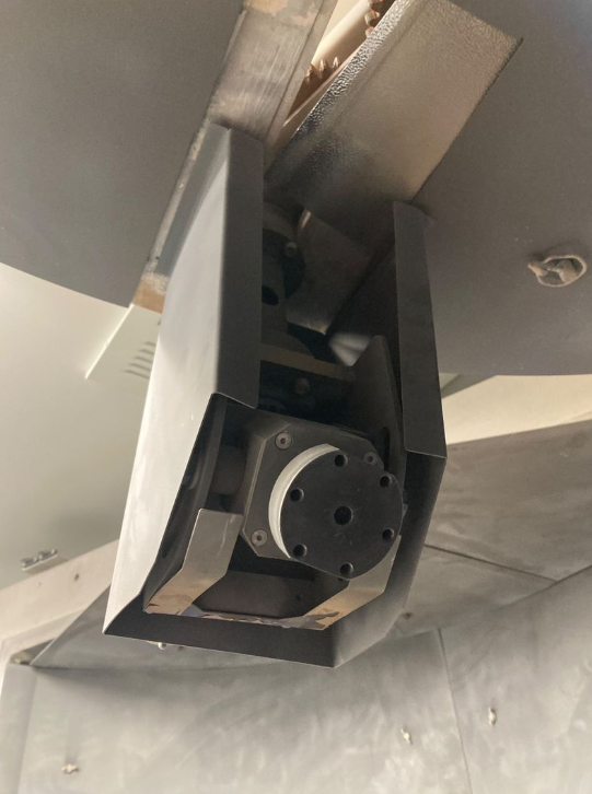 Photo Used LEYBOLD HERAEUS SYRUSpro 1510 For Sale