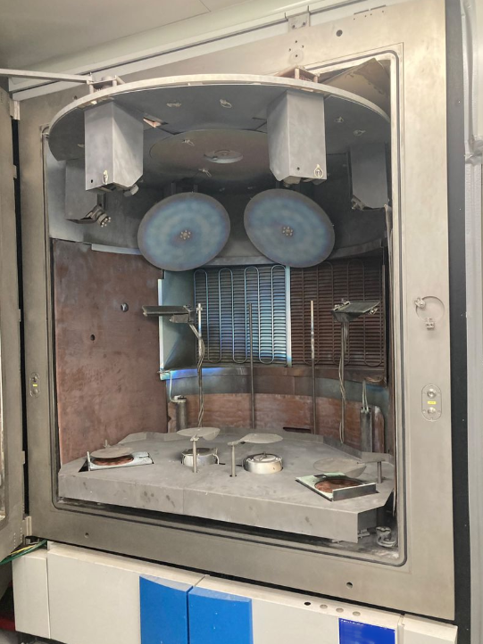 Photo Used LEYBOLD HERAEUS SYRUSpro 1510 For Sale