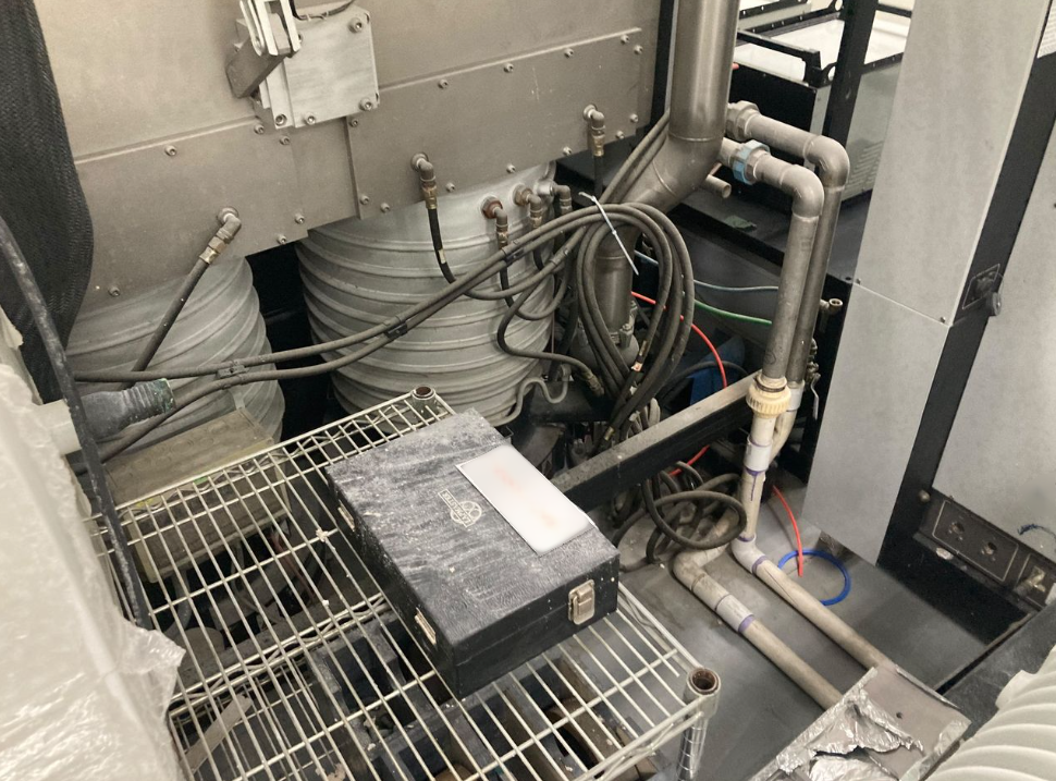 Photo Used LEYBOLD HERAEUS SYRUSpro 1510 For Sale