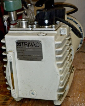 圖為 已使用的 LEYBOLD HERAEUS Trivac S8AC 待售