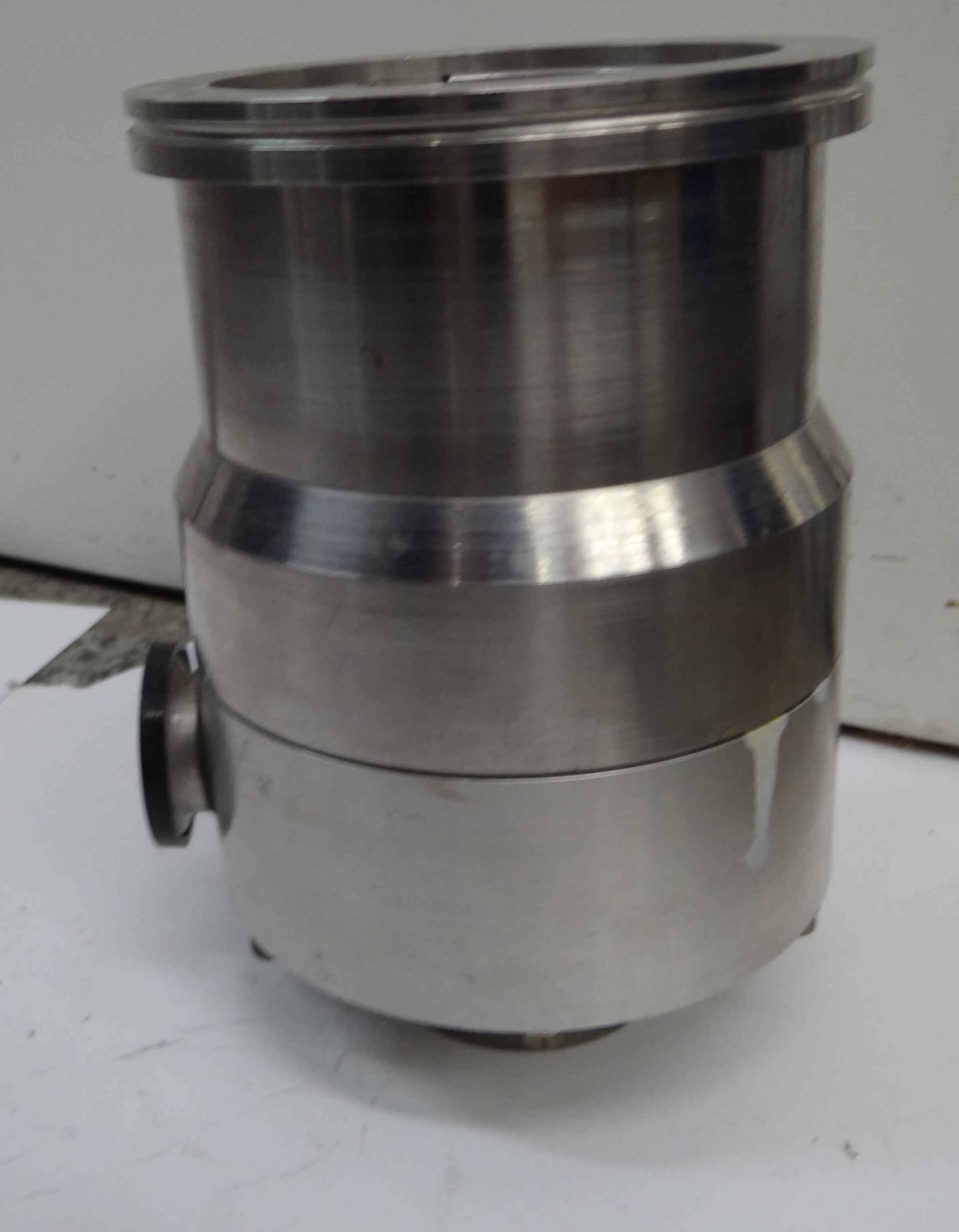 Foto Verwendet LEYBOLD HERAEUS TurboVac 120 Zum Verkauf
