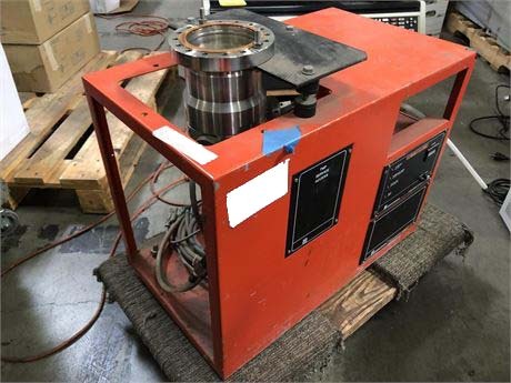 Photo Used LEYBOLD HERAEUS TurboVac 1500S / Turbotronic NT 150/360 For Sale