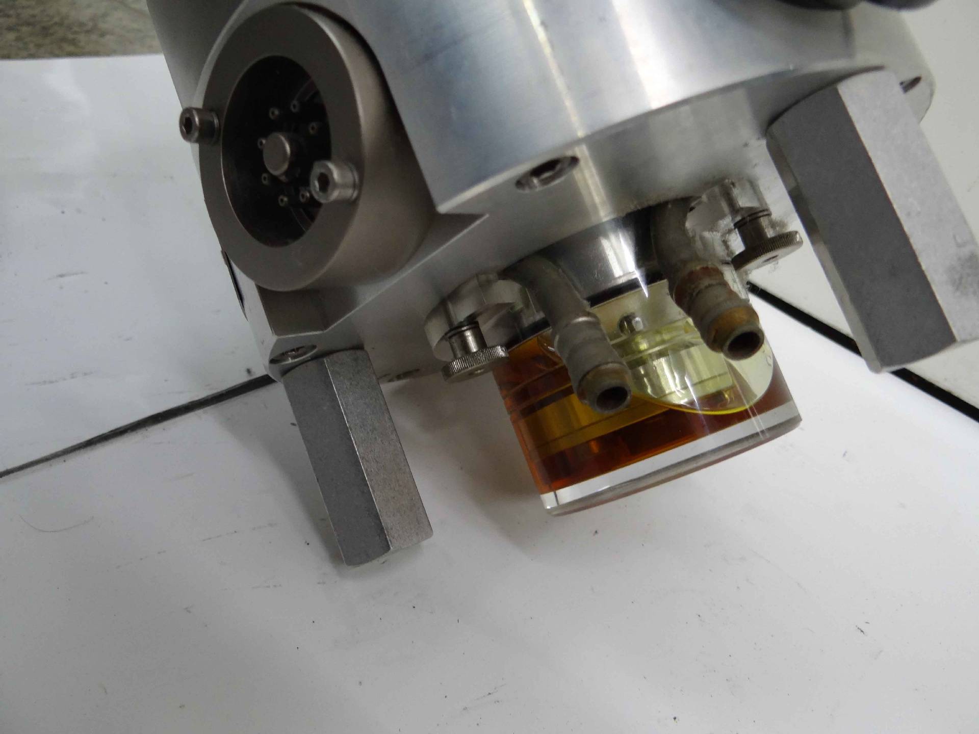 Photo Utilisé LEYBOLD HERAEUS TurboVac 360CSV À vendre