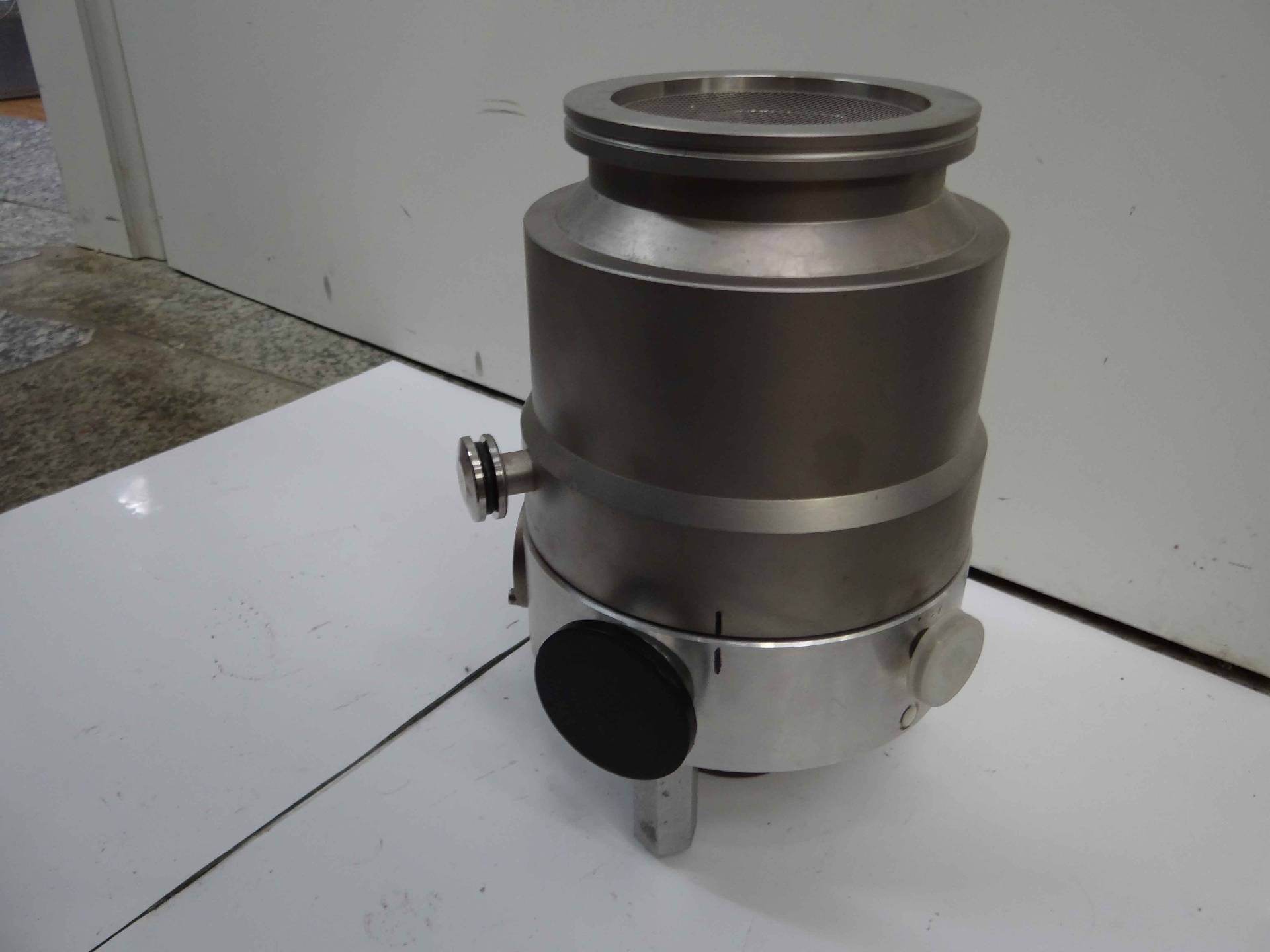 Photo Utilisé LEYBOLD HERAEUS TurboVac 360CSV À vendre