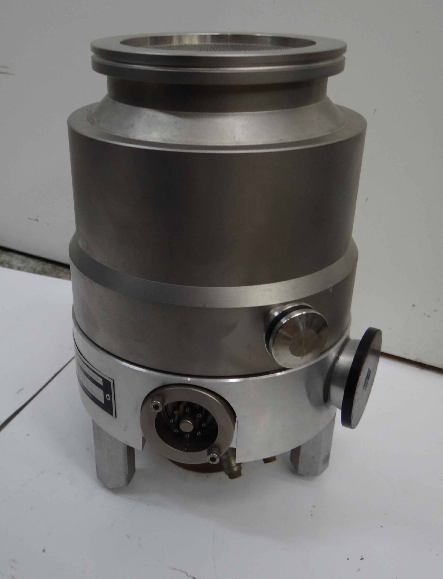Photo Utilisé LEYBOLD HERAEUS TurboVac 360CSV À vendre