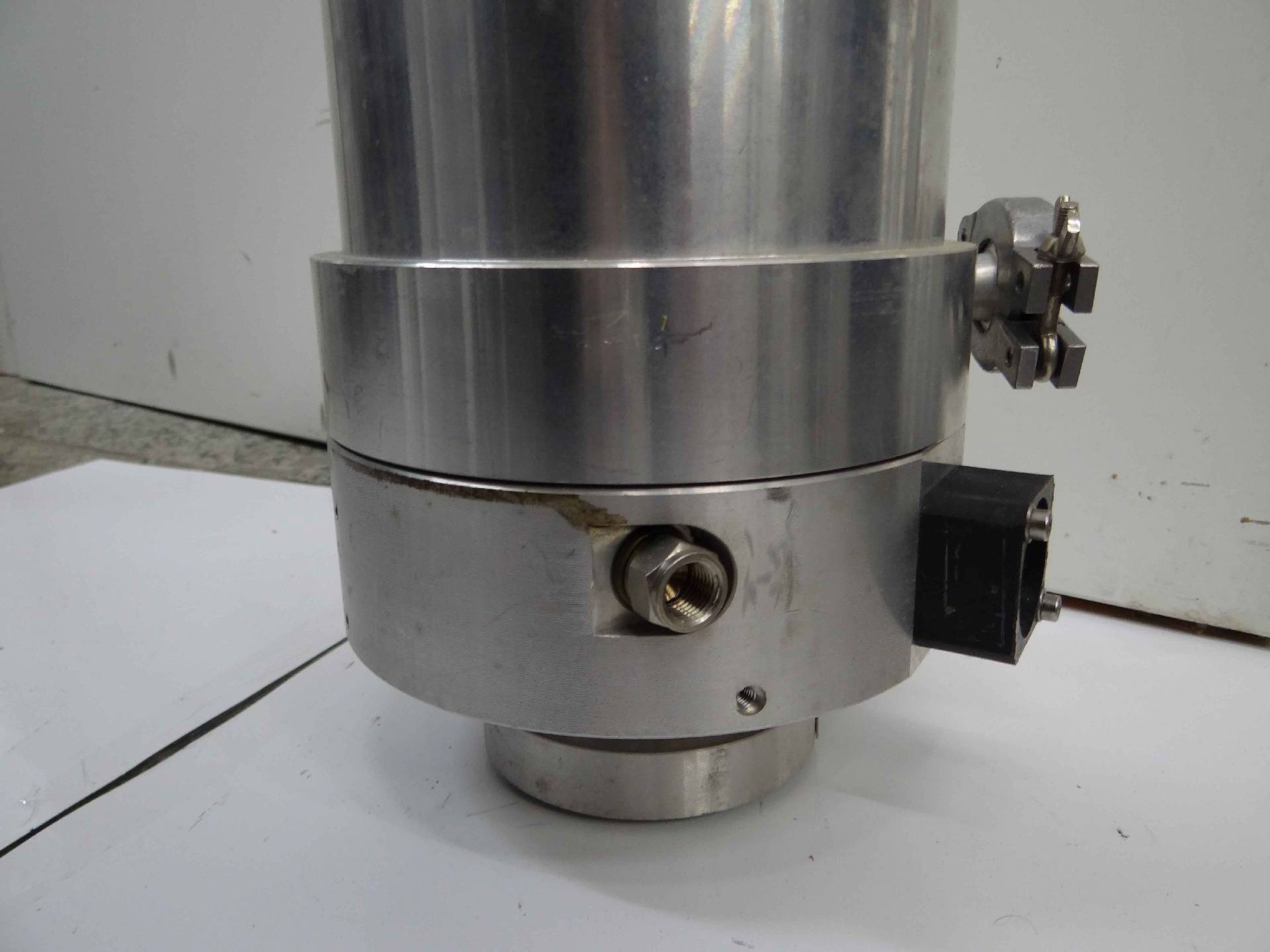 사진 사용됨 LEYBOLD HERAEUS TurboVac 361 판매용