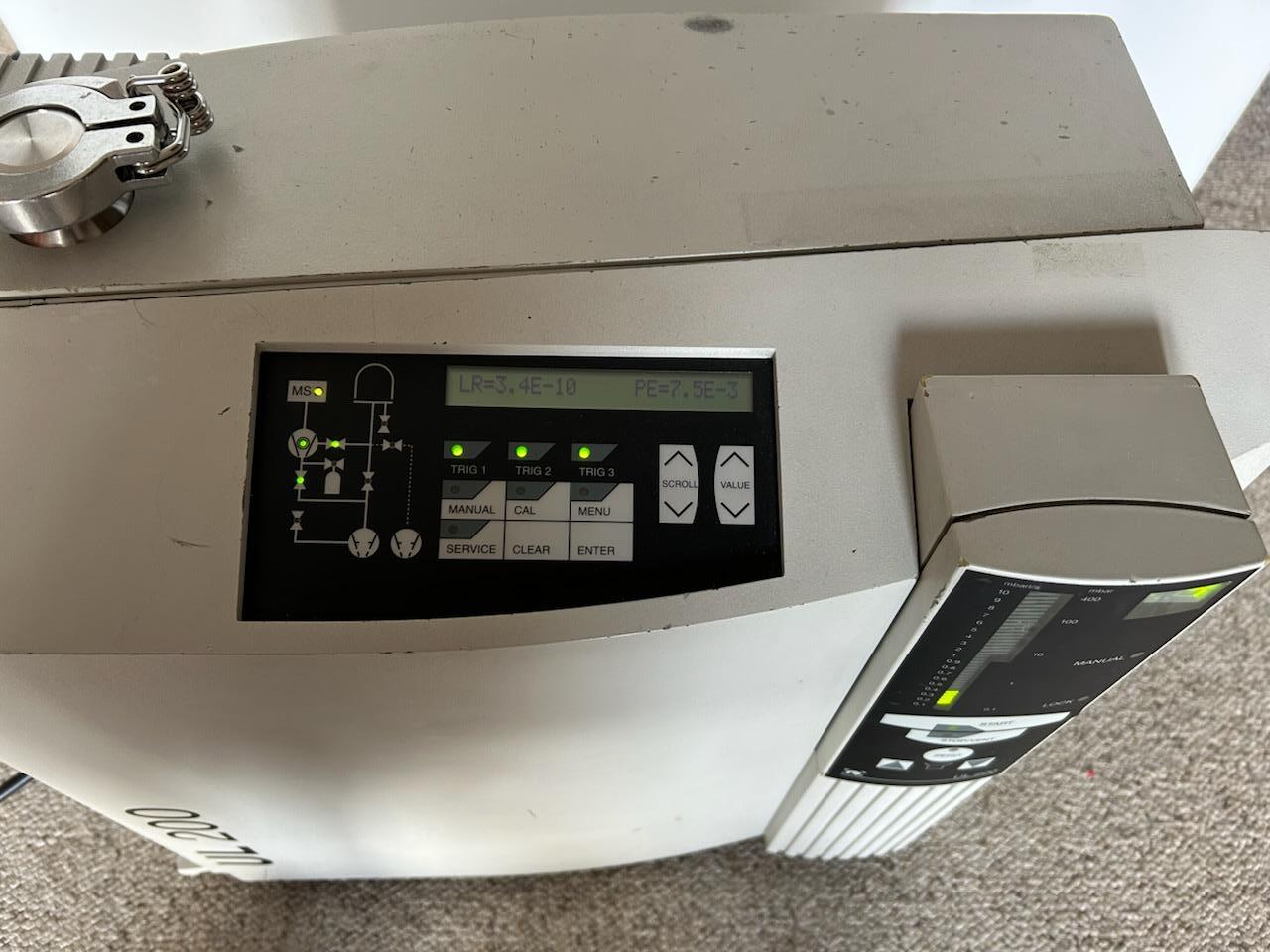 フォト（写真） 使用される LEYBOLD HERAEUS UL 200 販売のために