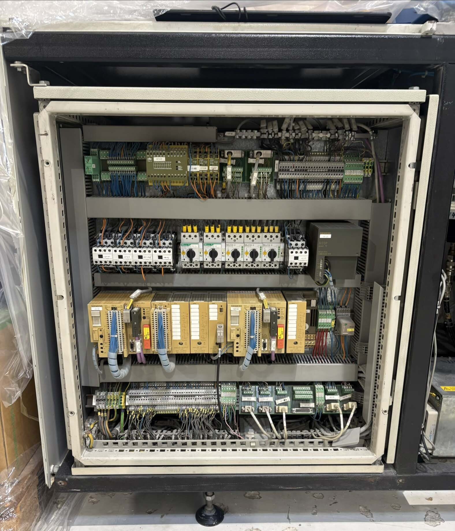 圖為 已使用的 LEYBOLD CCS 250 待售