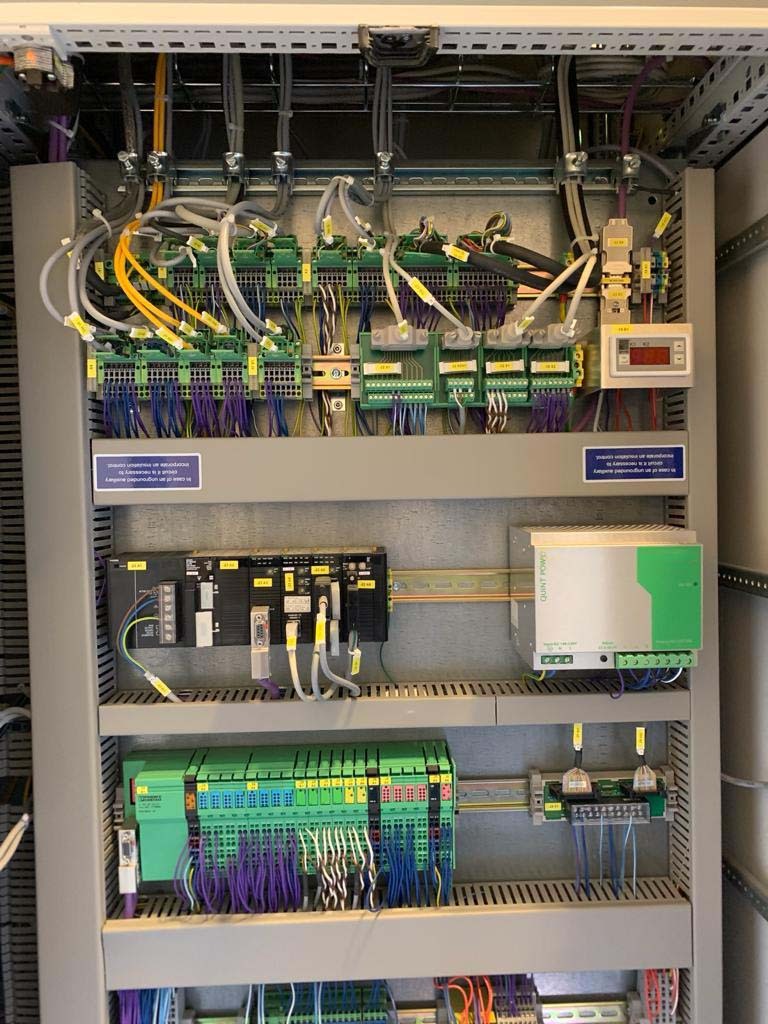 사진 사용됨 LEYBOLD LAB 600H Plus 판매용
