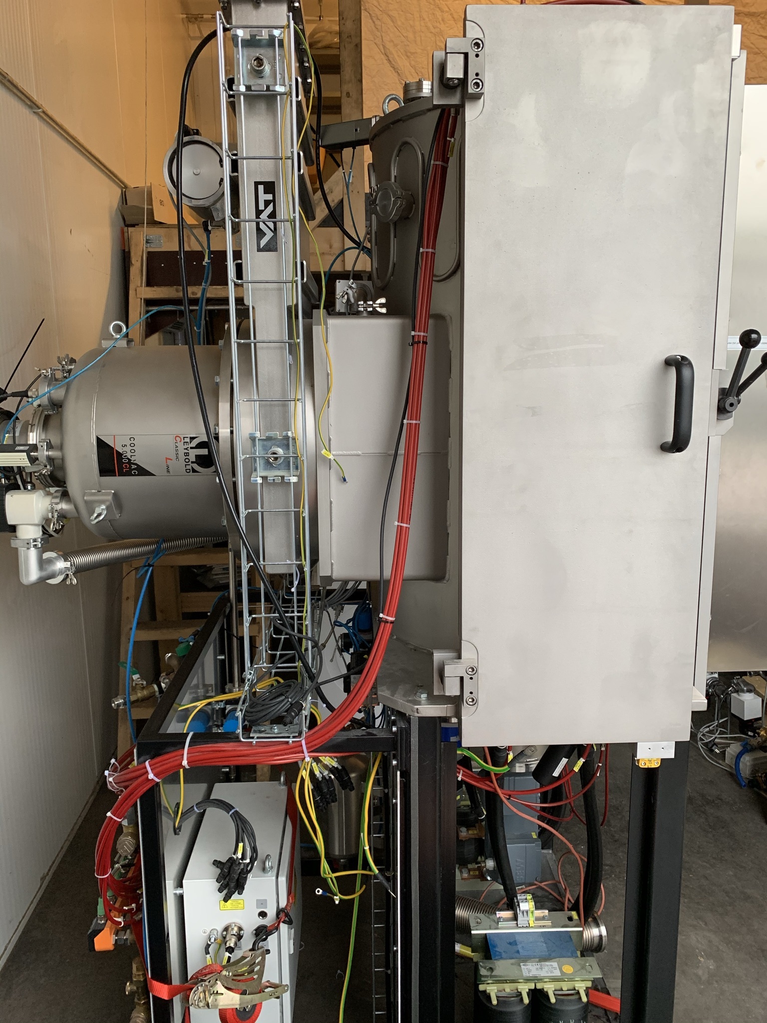 사진 사용됨 LEYBOLD LAB 600H Plus 판매용