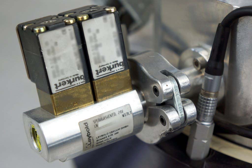 图为 已使用的 LEYBOLD MAG W 2200C 待售