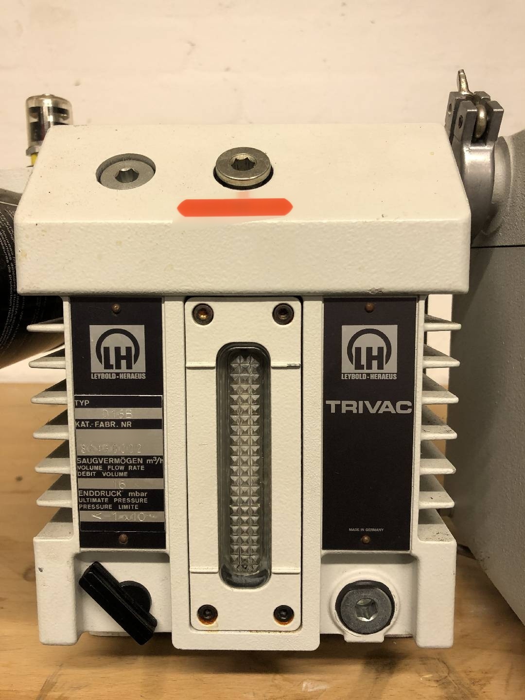 Photo Utilisé LEYBOLD Trivac D16B À vendre