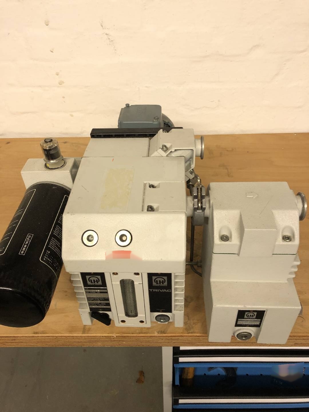 Photo Utilisé LEYBOLD Trivac D16B À vendre