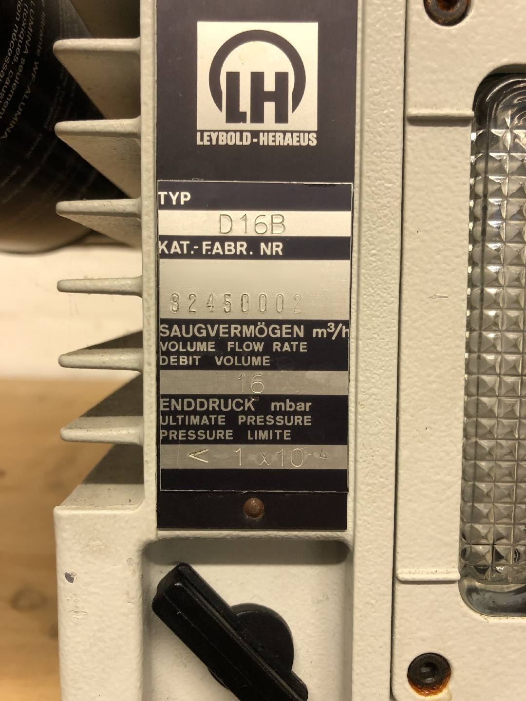 Photo Utilisé LEYBOLD Trivac D16B À vendre