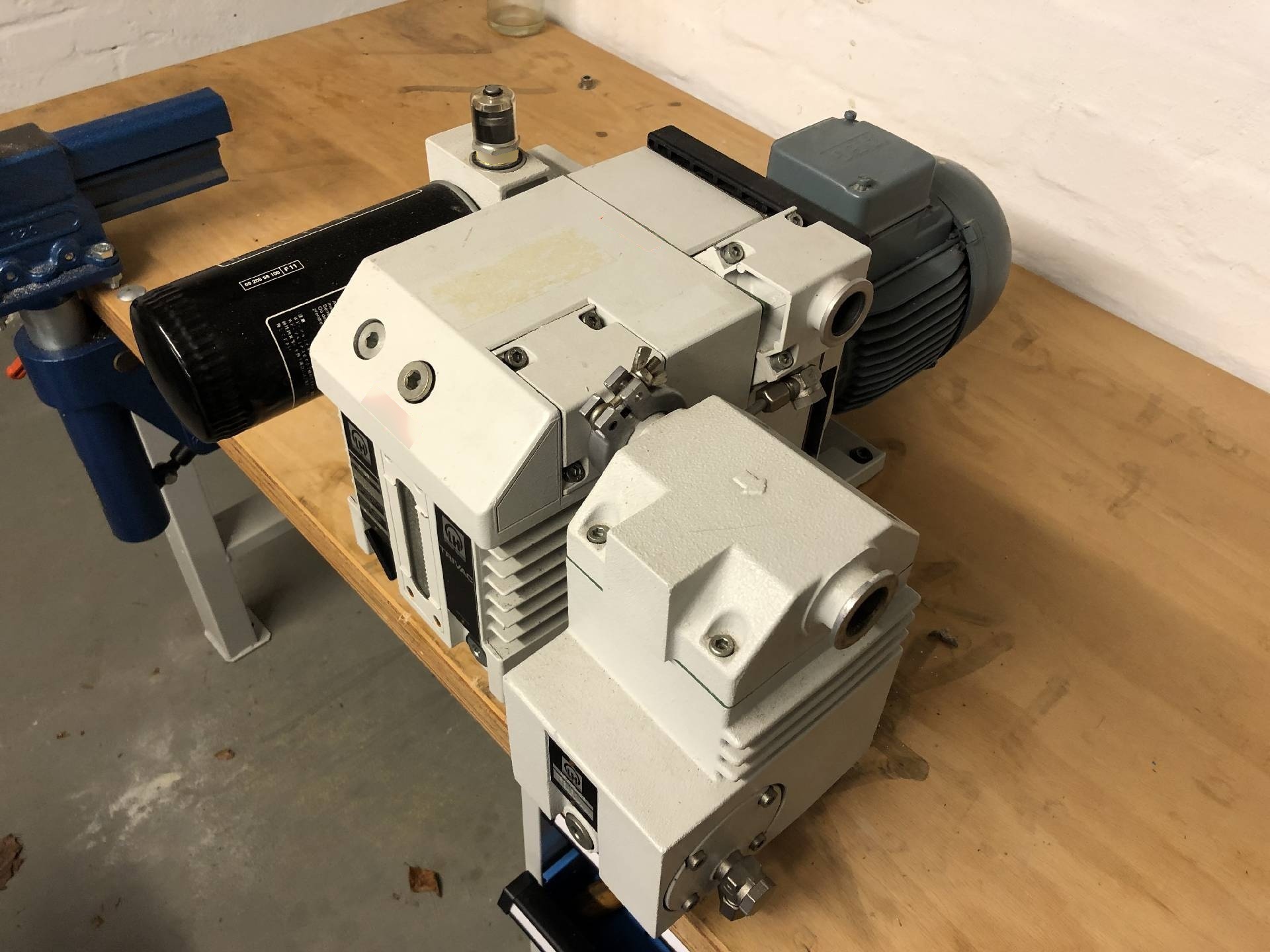 图为 已使用的 LEYBOLD Trivac D25BCS 待售