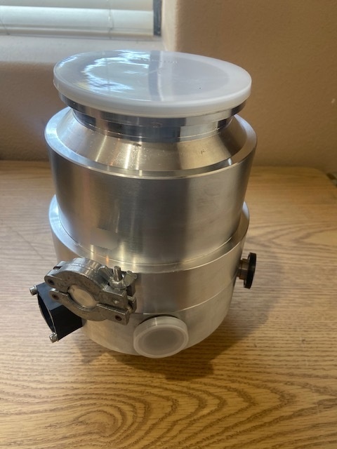 フォト（写真） 使用される LEYBOLD Turbovac 361C 販売のために