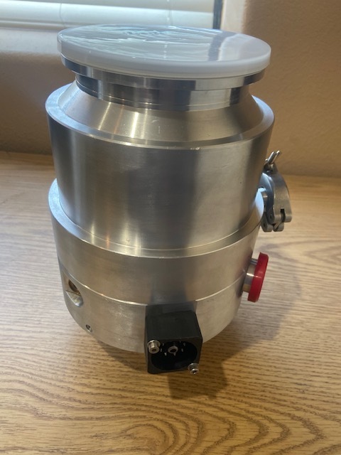 フォト（写真） 使用される LEYBOLD Turbovac 361C 販売のために
