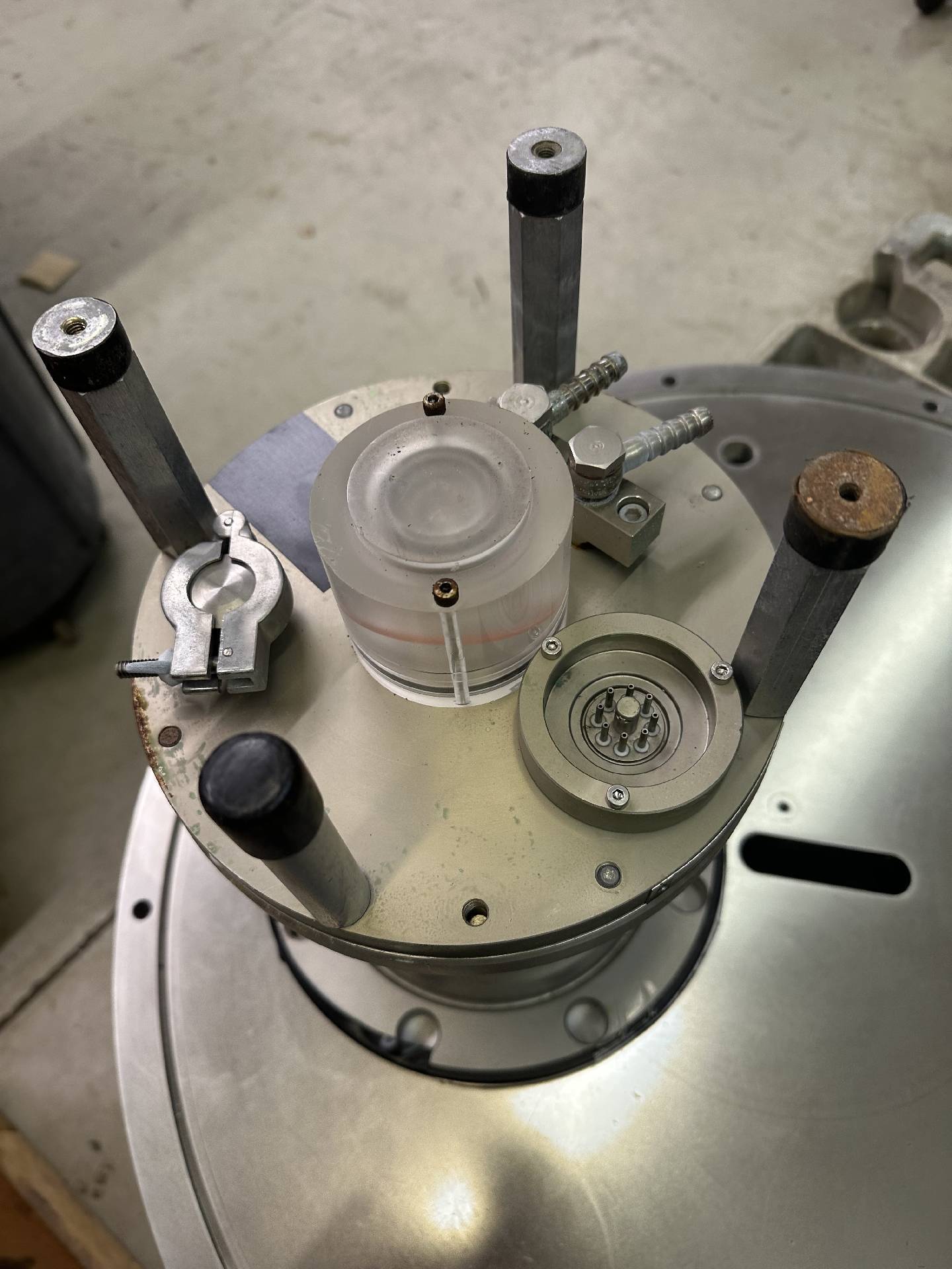 图为 已使用的 LEYBOLD TurboVac 450 待售