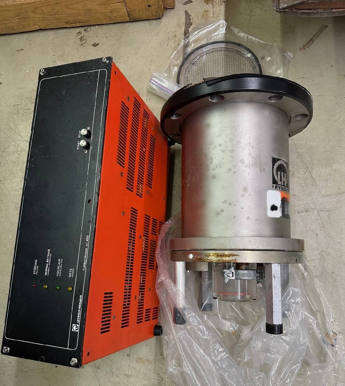 图为 已使用的 LEYBOLD TurboVac 450 待售