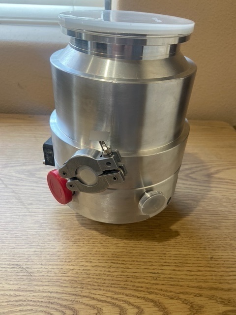 フォト（写真） 使用される LEYBOLD Turbovac TMP 361C 販売のために