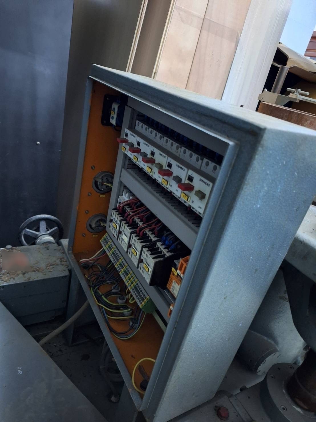 Photo Used LOH WETZLAR PM 500 For Sale