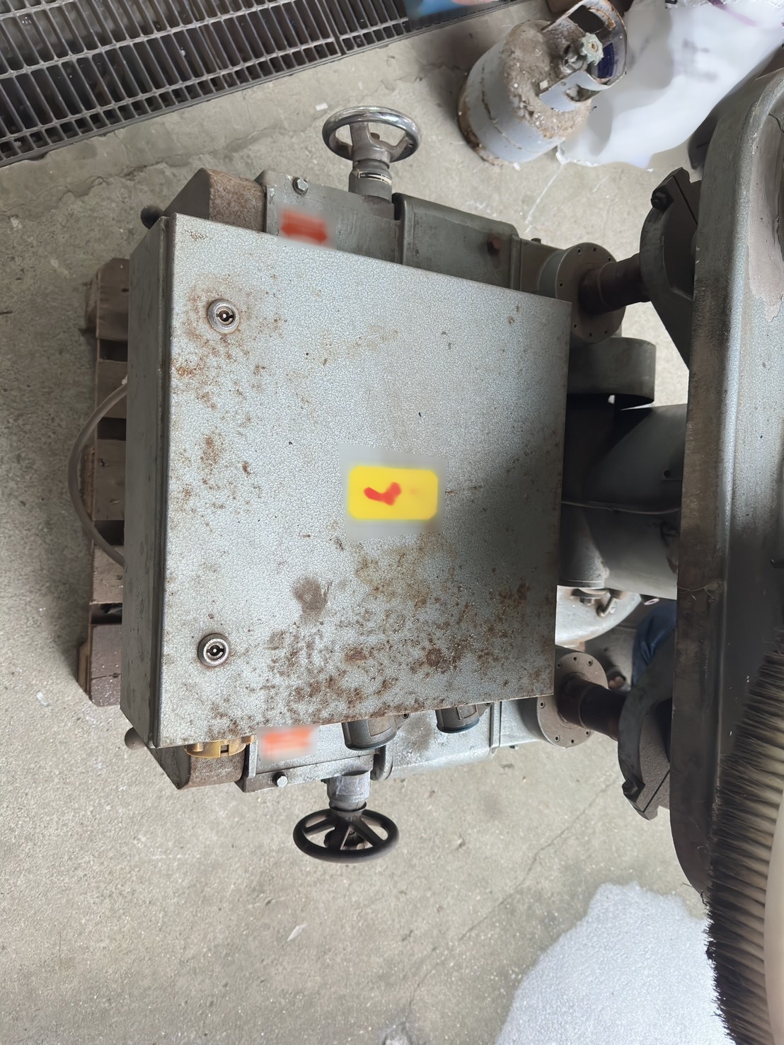 Photo Used LOH WETZLAR PM 500 For Sale