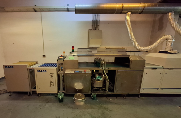 Photo Utilisé MASS PCB soldering / Solder mask casting line À vendre