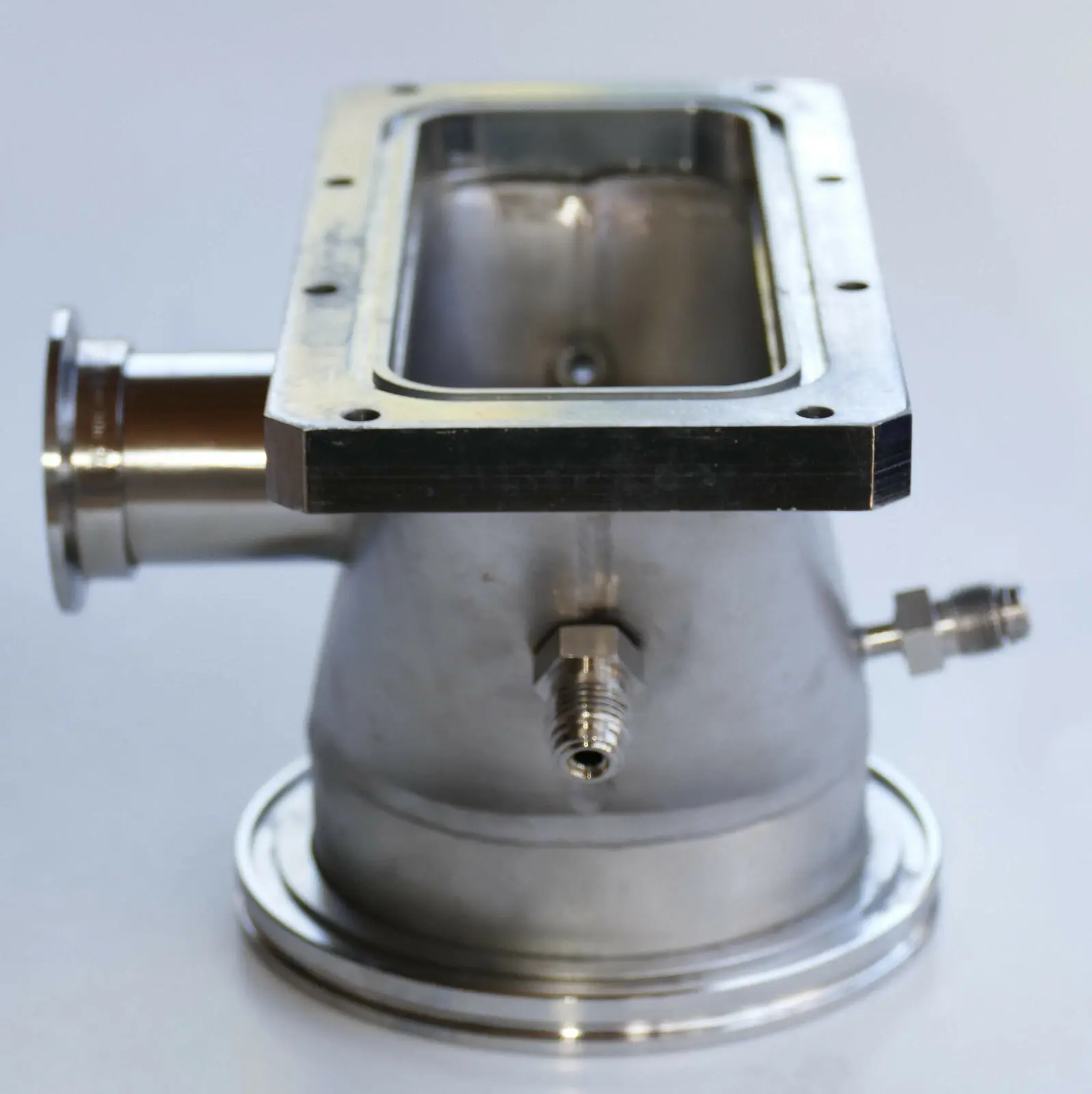 圖為 已使用的 MDC Vacuum Manifold 待售