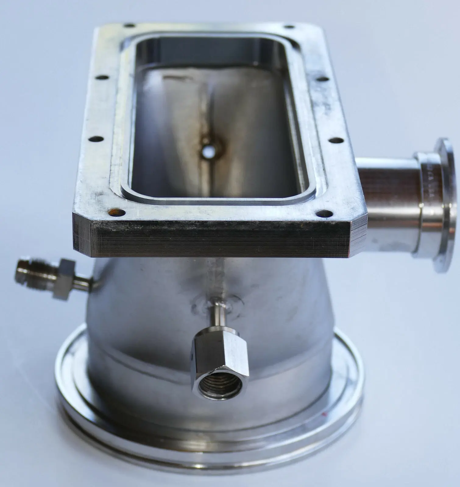 圖為 已使用的 MDC Vacuum Manifold 待售